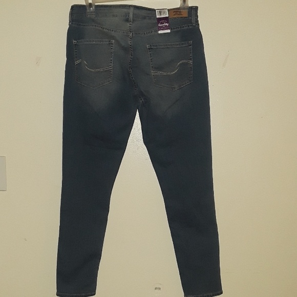 Levi's Jeans - Picture 5 of 8